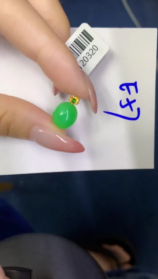 翡翠18K金镶嵌颈饰缅甸天然翡翠A货