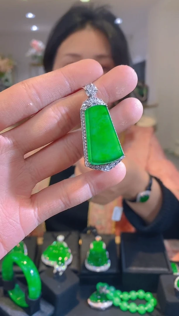 吊坠(赠链)银S925镶嵌翡翠天然翡翠a货多样性发