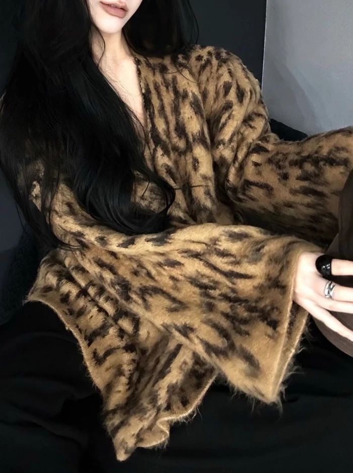 慵懒风软糯V领针织衫2025秋季欧货复古高级感宽松洋气豹纹毛衣女