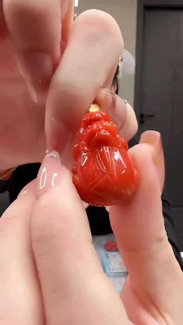 18K金镶嵌吊坠南红玛瑙/貔貅