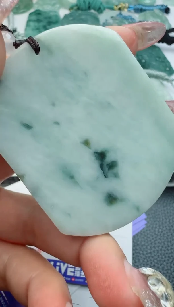 【闪购商品】翡翠颈饰未镶嵌1111111111