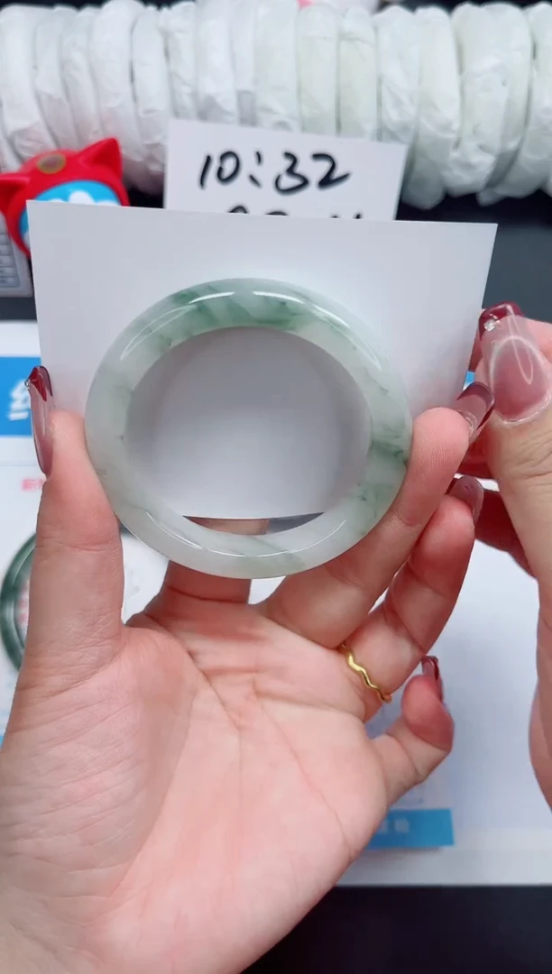 【闪购商品】石英质玉手镯未镶嵌46