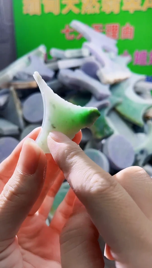 翡翠未镶嵌颈饰天然翡翠A货255