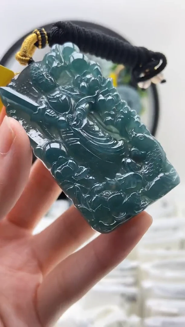 翡翠未镶嵌颈饰虚空藏