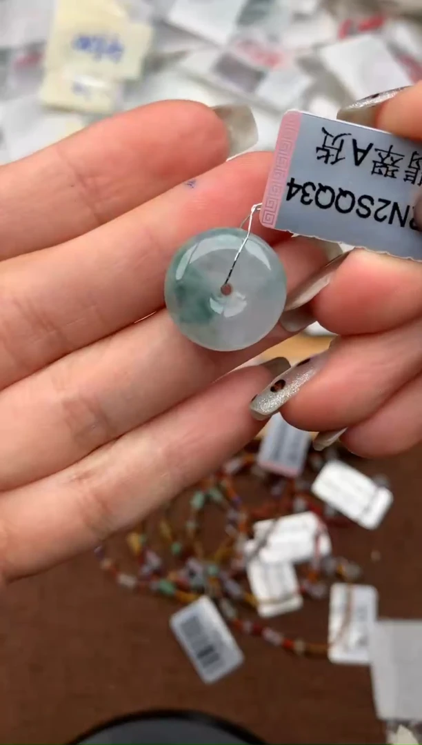 未镶嵌挂件翡翠—