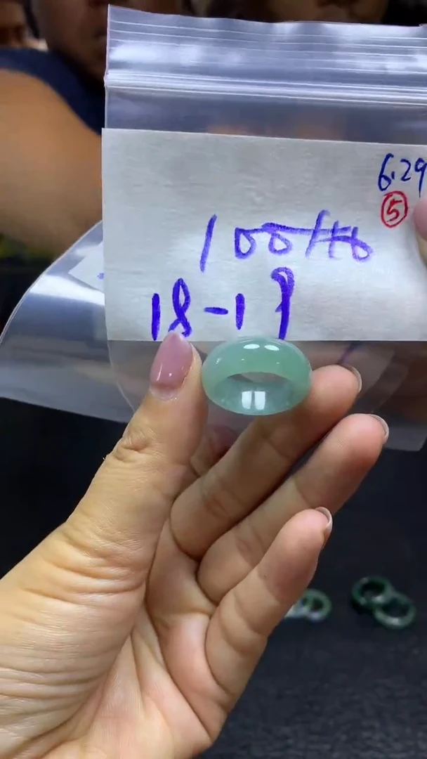 定制翡翠未镶嵌毛货需精细抛光拍一发一