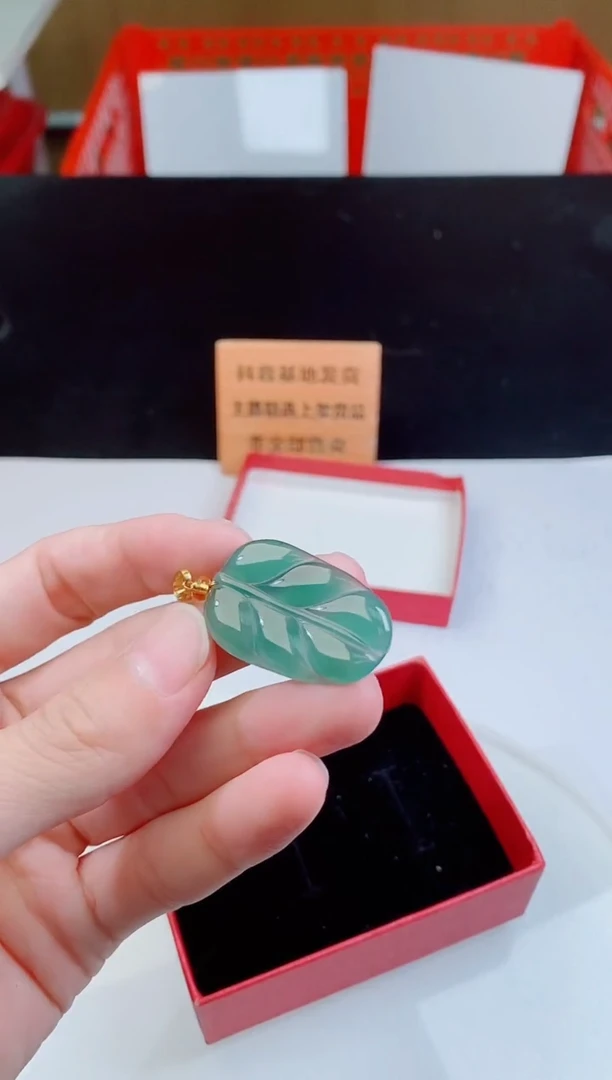 颈饰未镶嵌翡翠   ·