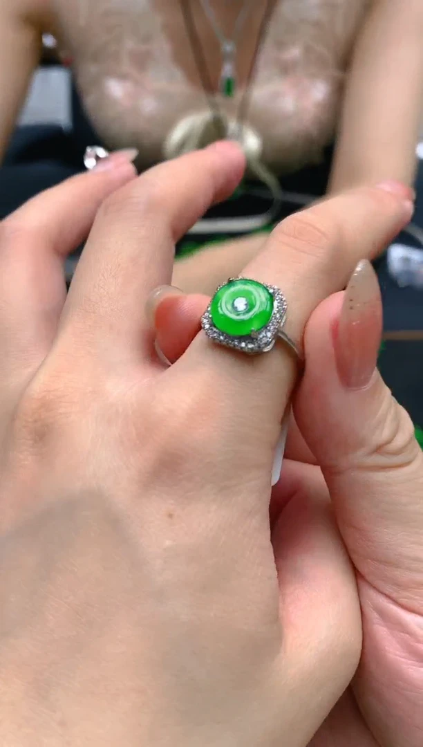 翡翠未镶嵌颈饰6943877034598012466