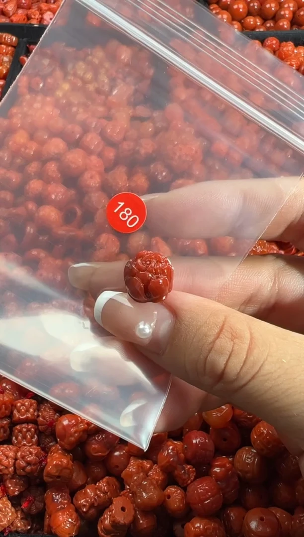 颈饰未镶嵌南红玛瑙1