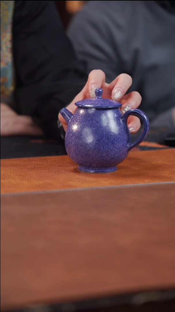 瓷片窑变紫马灯壶