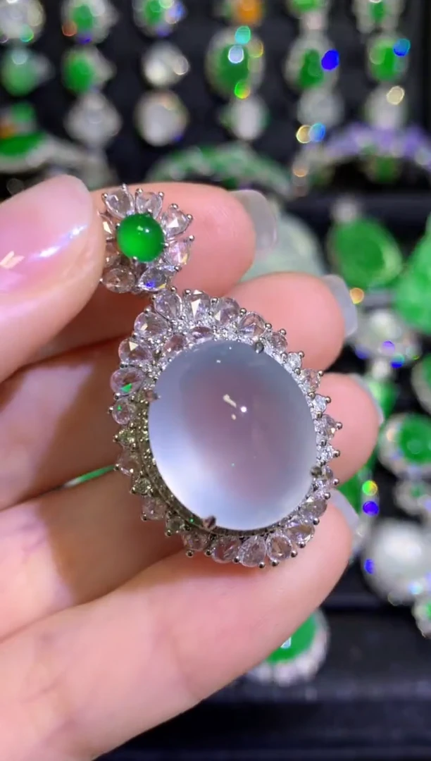 【闪购商品】翡翠颈饰18K金镶嵌玻璃种超大蛋面不封底