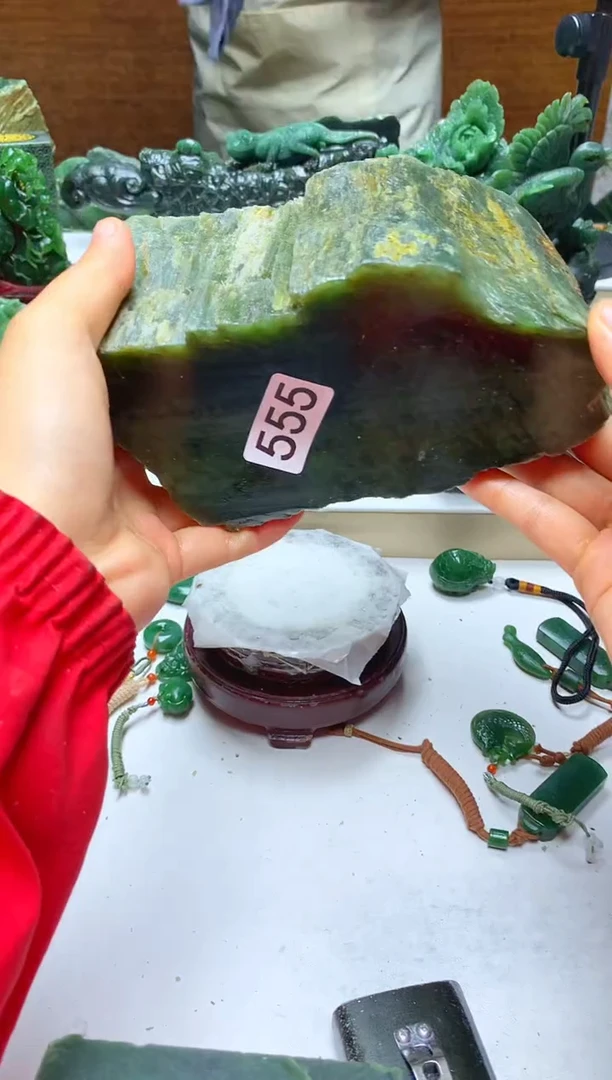 未镶嵌和田玉摆件1