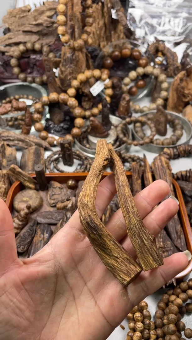 沉香沉香碎屑李*达拉干  沉香