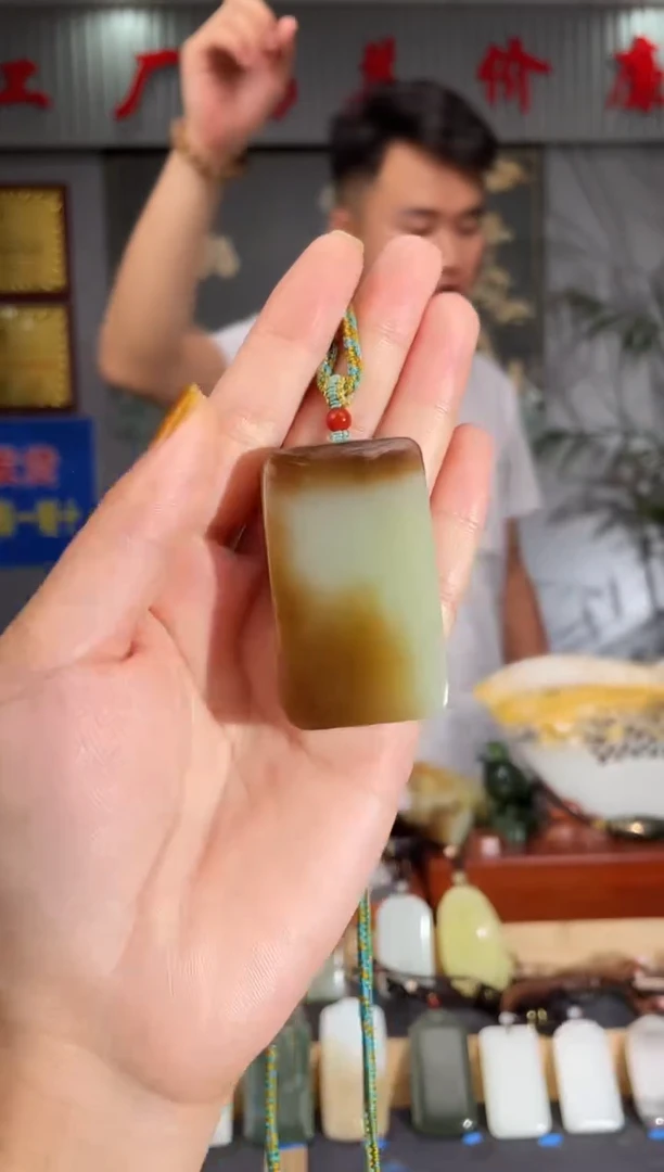 和田玉未镶嵌颈饰1