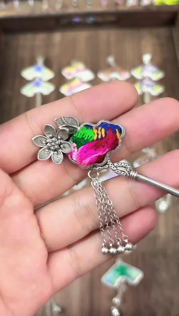 织绣民族风非遗老绣饰品538