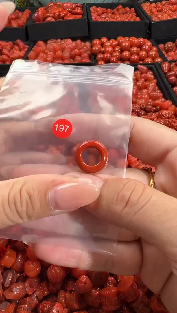 颈饰未镶嵌南红玛瑙1