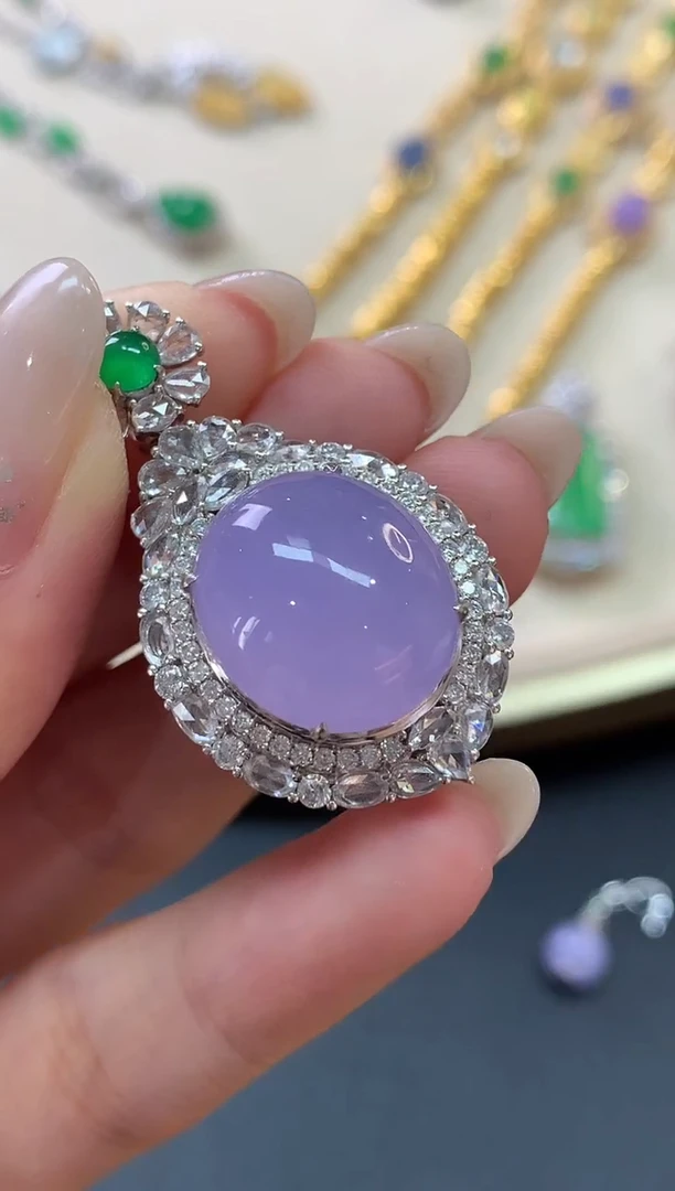 翡翠18K金镶嵌吊坠(不含链)霞****3吊坠（不含链）128000