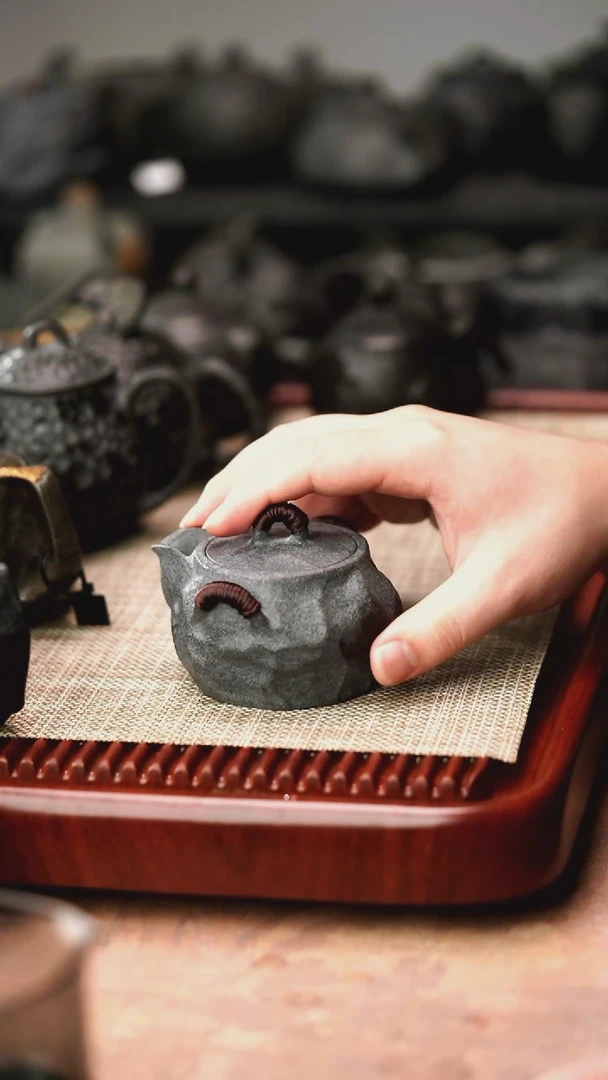 柯荣盛老师作品冰碛岩重工雕刻手抓宝瓶壶180cc