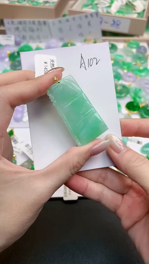 颈饰18K金镶嵌翡翠天然缅甸A货翡翠