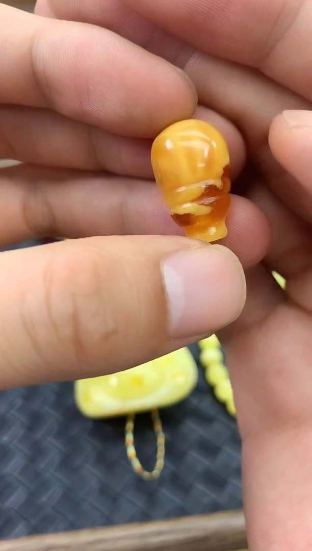 裸石琥珀未镶嵌三通