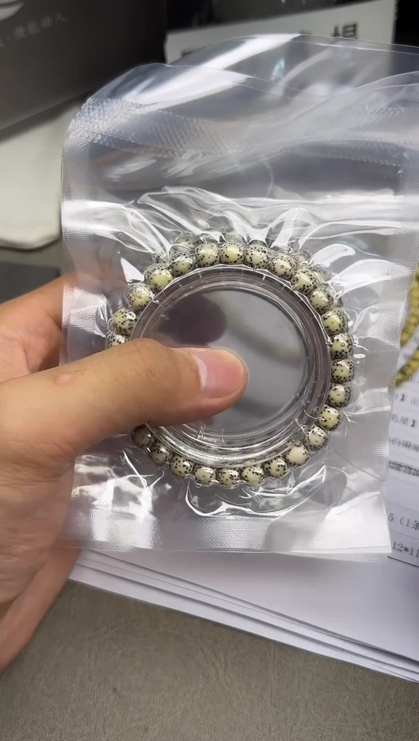 手串星月菩提F05  正月石玉料同枝果8*7