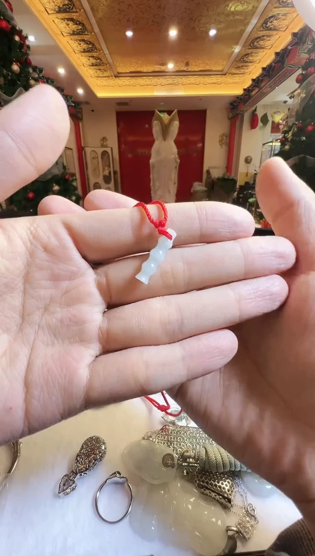 【闪购商品】翡翠吊坠(不含链)未镶嵌翡翠