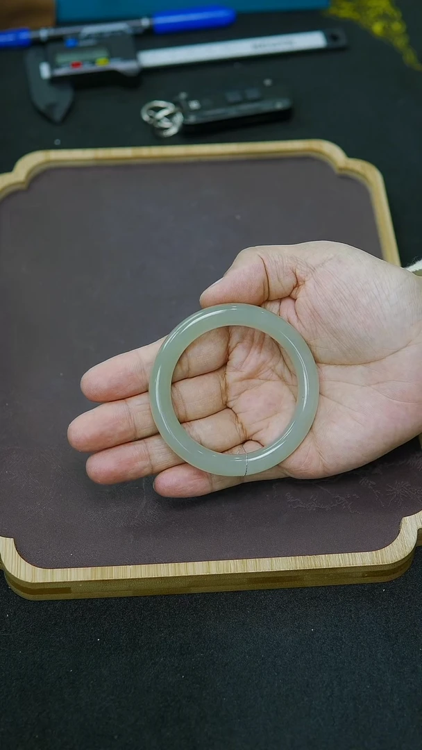 未镶嵌手镯和田玉52圈口胖圆条冰胶葡萄肉