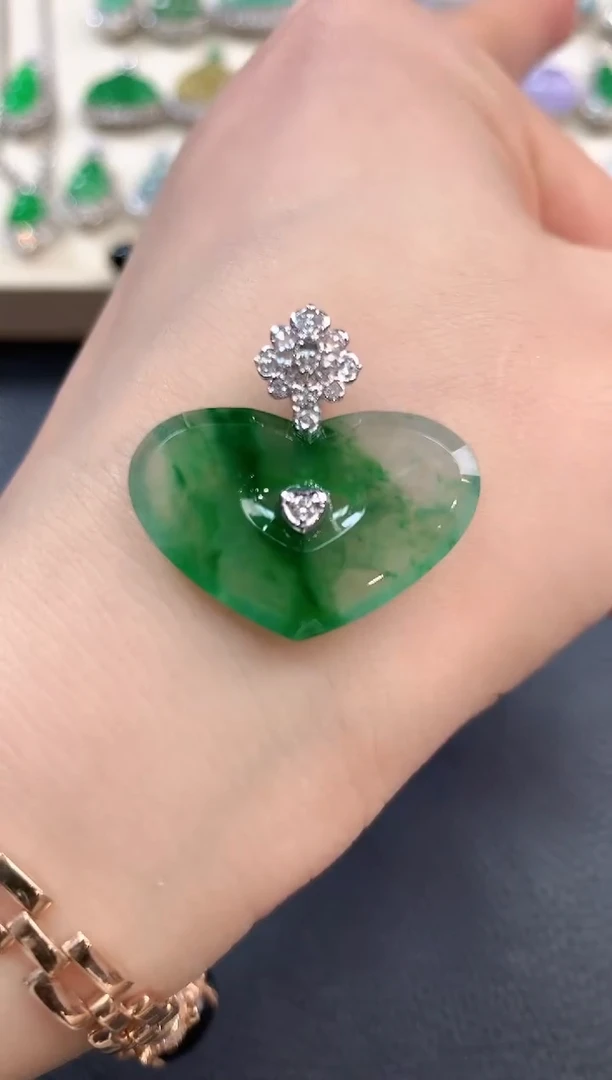 【闪购商品】翡翠吊坠(不含链)18K金镶嵌b78