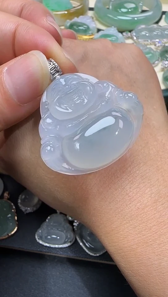 颈饰18K金镶嵌翡翠佛公