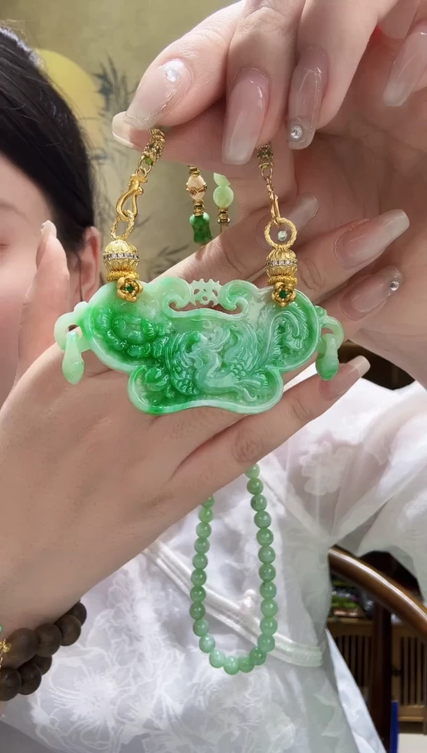 颈饰未镶嵌翡翠吊坠