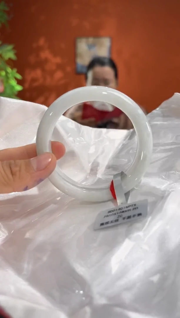 未镶嵌手镯翡翠翡翠手镯（微瑕）