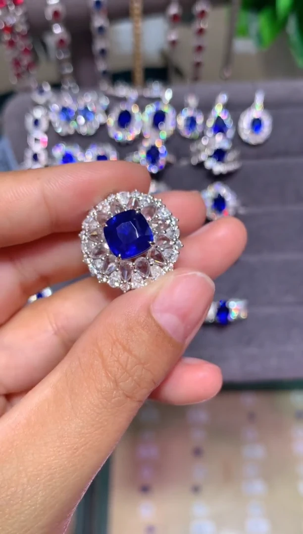 戒指蓝宝石18K金镶嵌4.06CT
