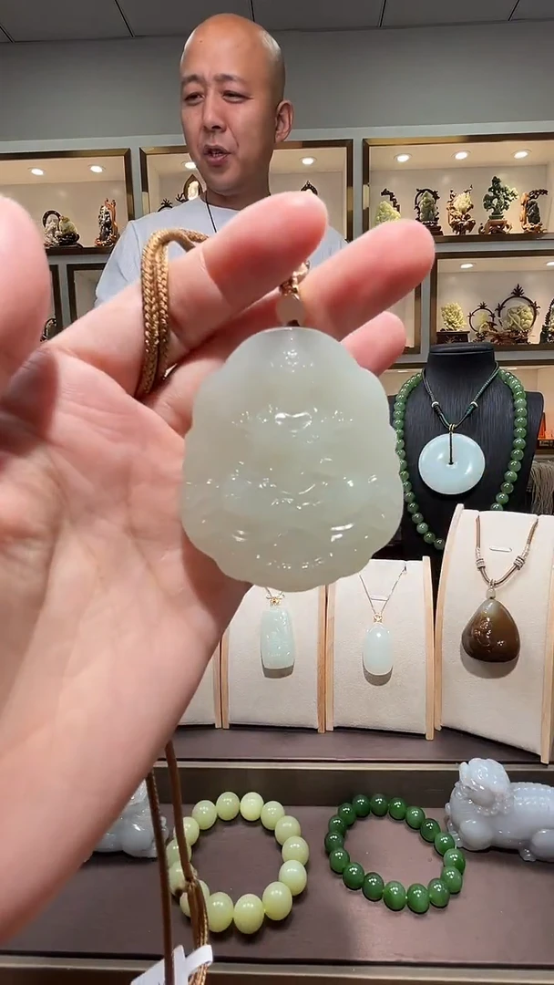 和田玉未镶嵌颈饰苏