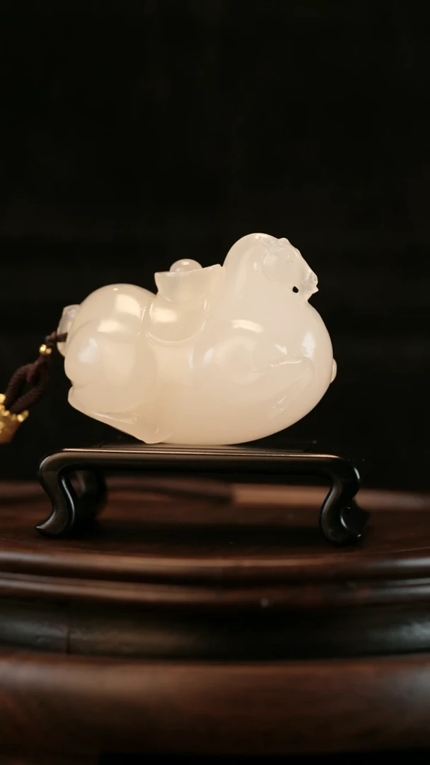 云南石荔枝白雕刻：马上有米