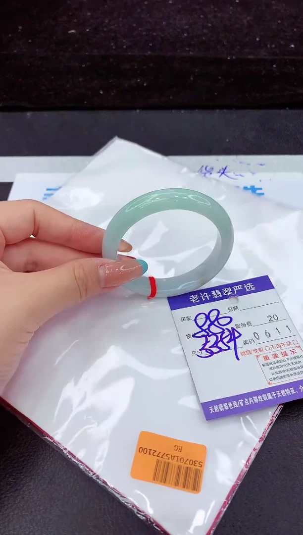 翡翠手镯未镶嵌1