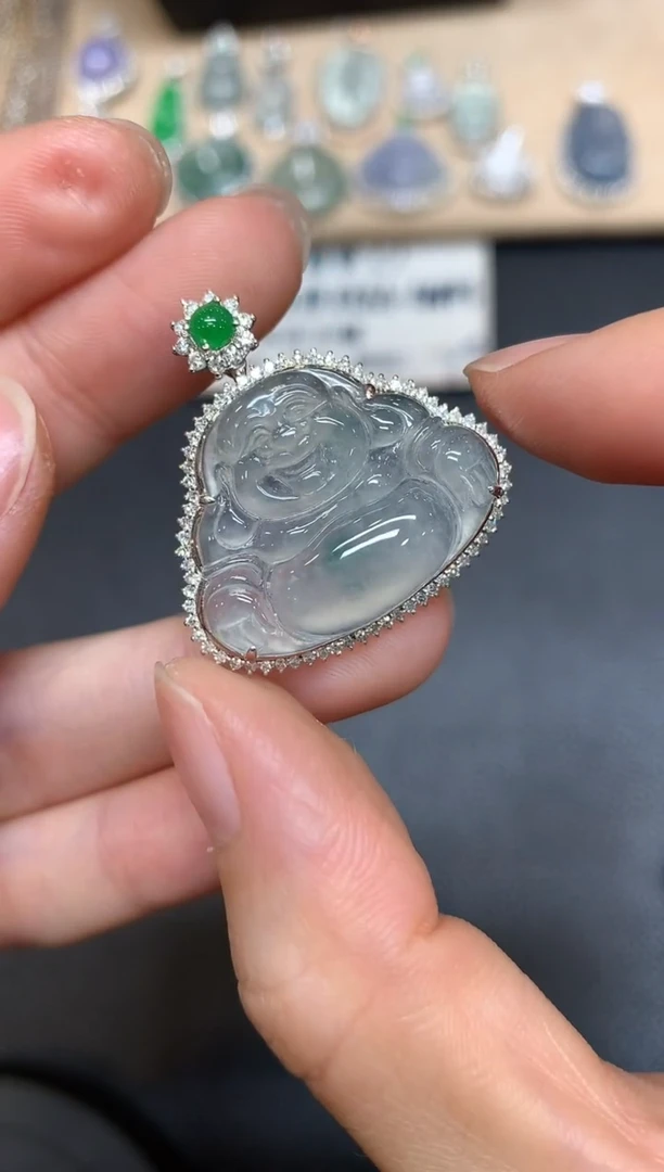 【闪购商品】翡翠颈饰18K金镶嵌佛公【无服务费