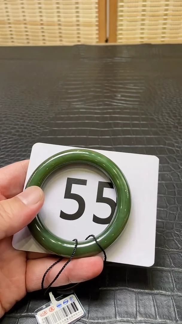 和田玉（碧玉）手镯未镶嵌一个