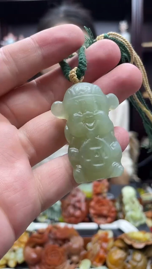 岫玉未镶嵌吊坠·