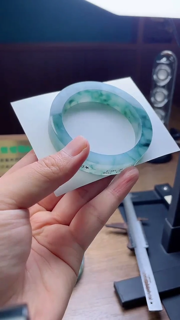 未镶嵌手镯定制翡翠蔓**萝定制