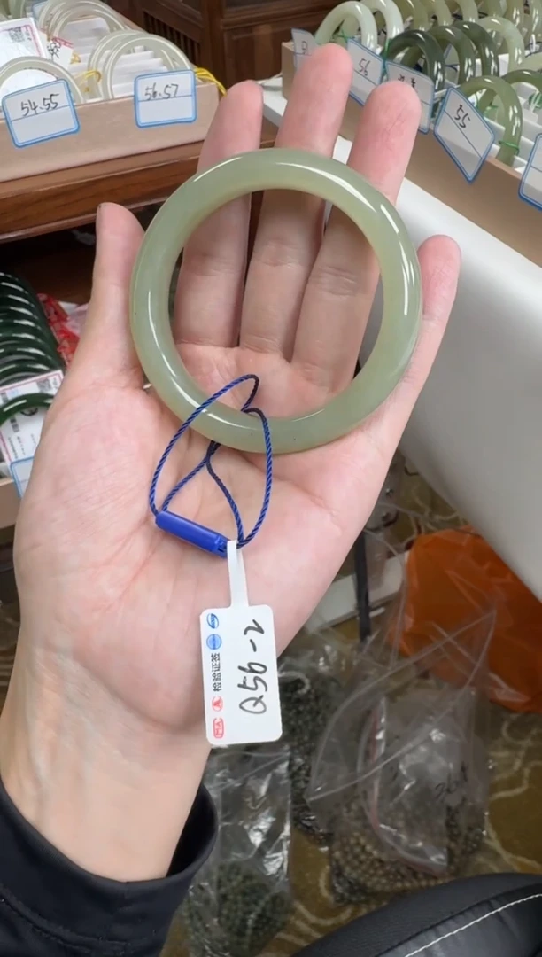 未镶嵌手镯和田玉56