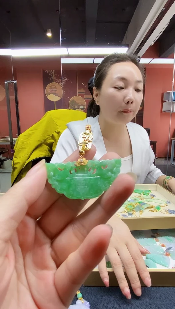 颈饰未镶嵌翡翠吊坠