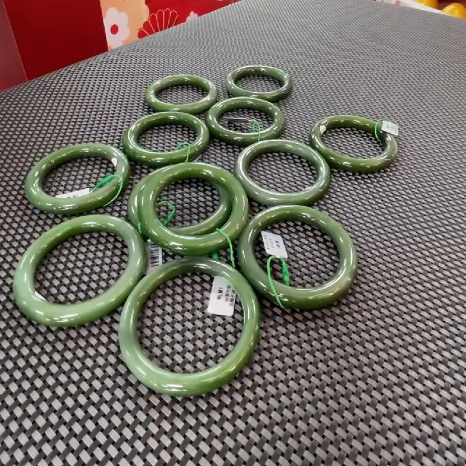 【老郑家】和田玉手镯一支(多样性发1件)