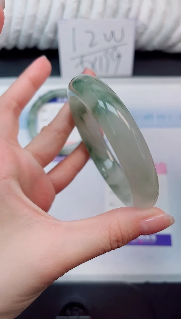 【闪购商品】石英质玉手镯未镶嵌168-60