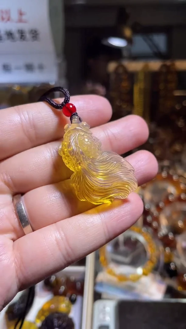未镶嵌琥珀裸石小金鱼 金珀