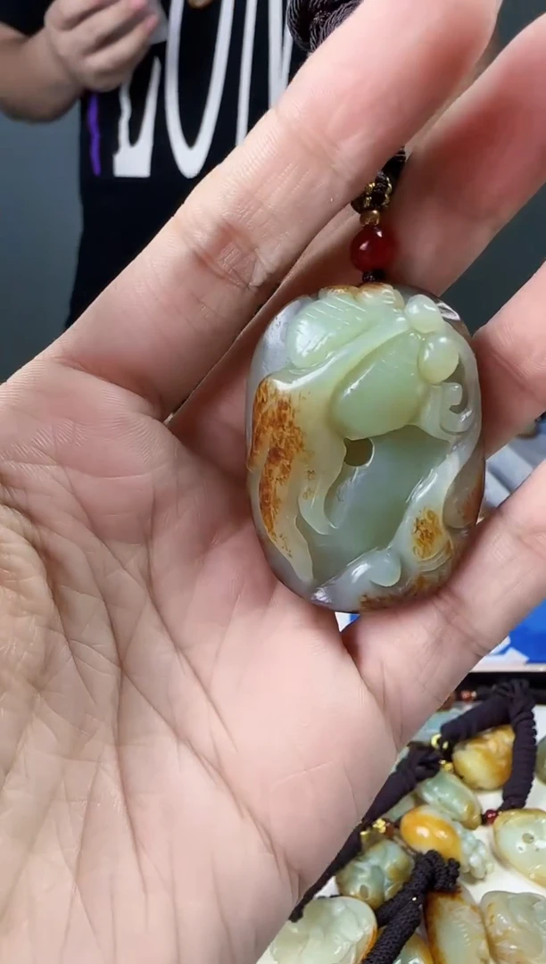 和田玉未镶嵌颈饰1