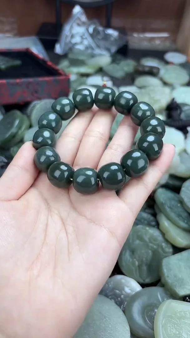 颈饰未镶嵌和田玉1