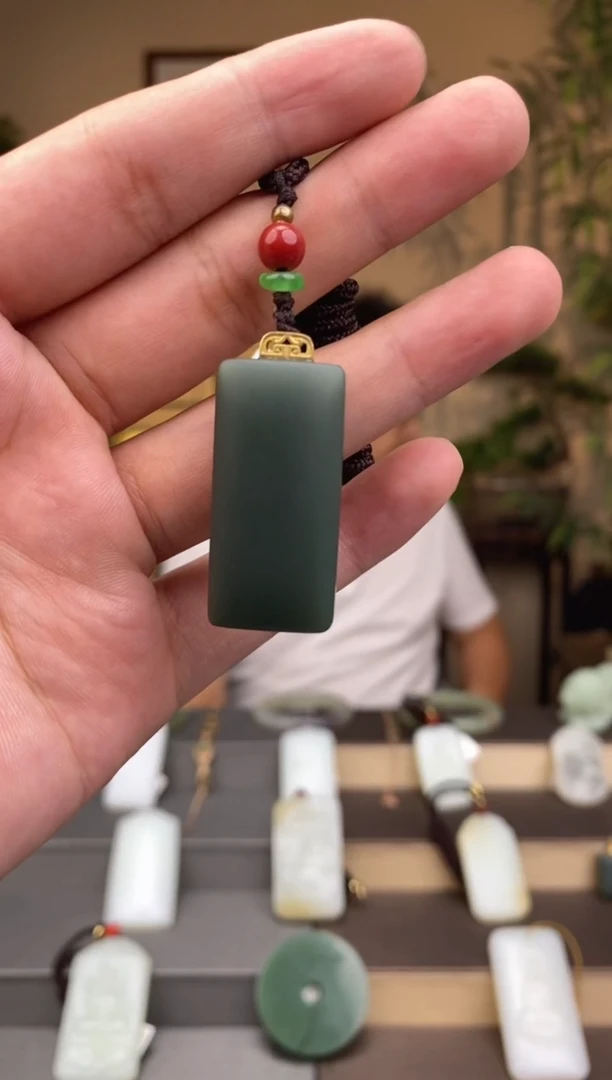 和田玉未镶嵌吊坠(不含链)1