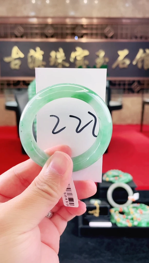 未镶嵌手镯石英质玉（非洲翠）微瑕一经发货运费不退介意勿拍