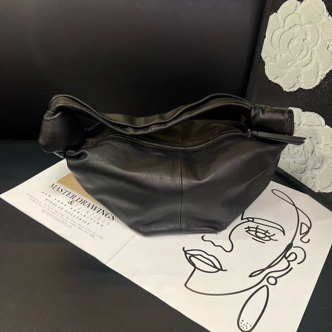 95新 BOTTEGA VENETA/葆蝶家 黑色double knot云朵手提B5314