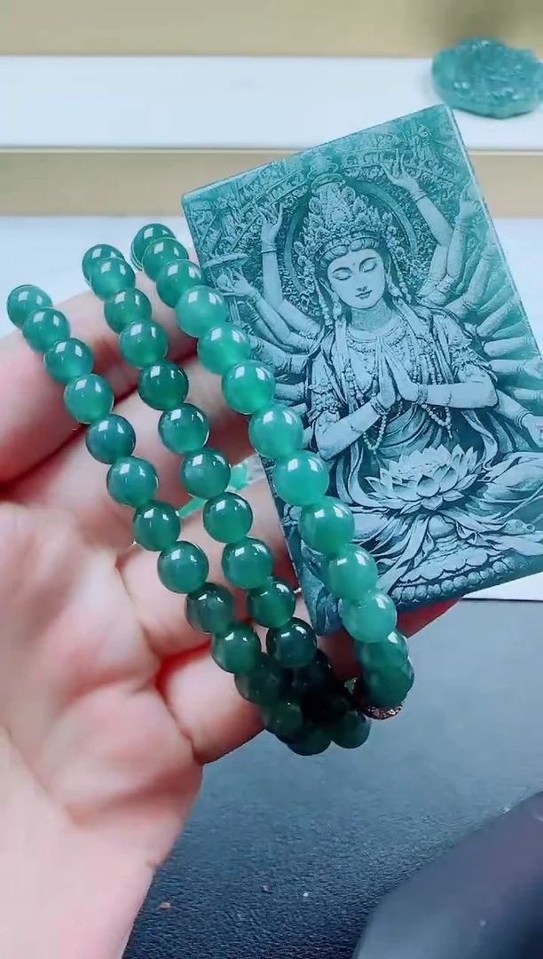 翡翠未镶嵌颈饰鼠本命佛